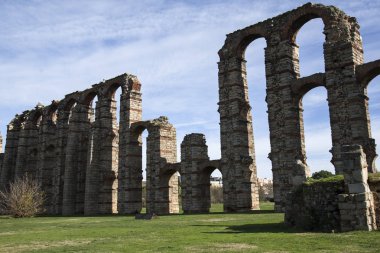 Kalıntıları Roma su kemeri Merida, İspanya