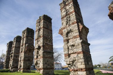 Kalıntıları Roma su kemeri Merida, İspanya
