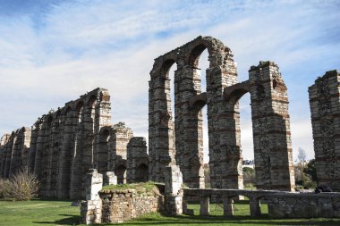 Kalıntıları Roma su kemeri Merida, İspanya