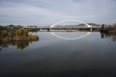 Lusitania köprü Merida İspanya Guadiana Nehri üzerinde