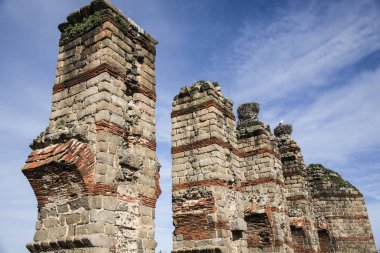 Kalıntıları Roma su kemeri Merida, İspanya