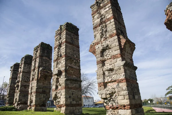 Kalıntıları Roma su kemeri Merida, İspanya
