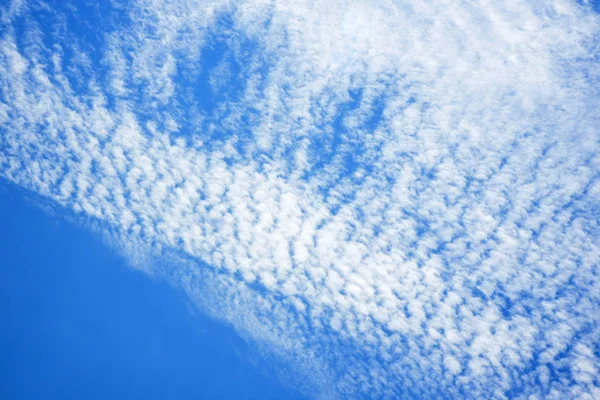 Weiße Wolken Und Blauer Himmel — Stockfoto