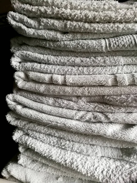 Dramatic Piled Towels Hotel — Stock Photo, Image