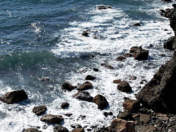 Rocas Mar Con Olas —  Fotos de Stock