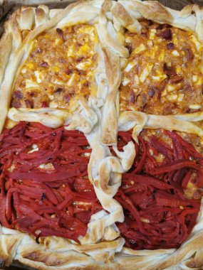 Biber ve ton balığı biber dolması ile Puf böreği pasta