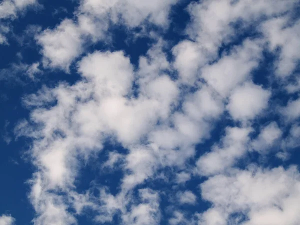 Weiße Wolken Blauen Himmel — Stockfoto