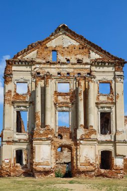 Sapieha Ruzhany Sarayı, cephe. Yaz 2019, Brest region, Beyaz Rusya
