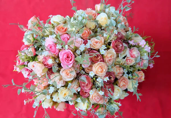 Romántico Pastel Rosa Ramo Bodas Con Fondo Rojo Filtro Retro —  Fotos de Stock