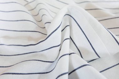 tatlı beyaz ve mavi çizgili kumaş deseni