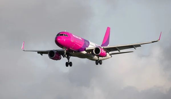 27 Temmuz 2019: Airbus A320-200 (Ha-Lwx) Wizz Air, Landing in 