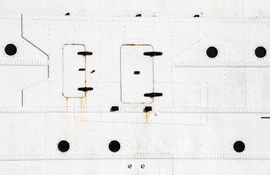 Yenilenmiş bir balıkçı teknesinin şekillerini ve detaylarını özetle, Viana do Castelo, Minho, Portekiz.