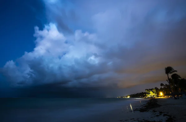 Burza Pioruna Morzu Karaibskim Zachodzie Słońca Punta Cana Dominika — Zdjęcie stockowe