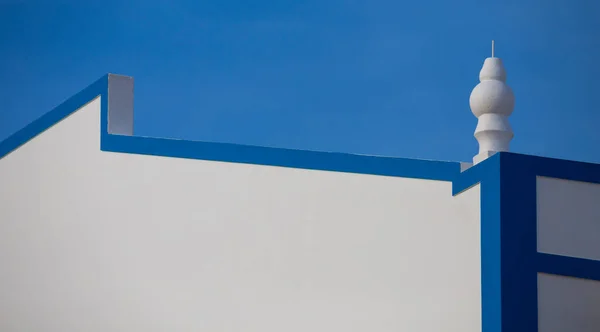 ポルトガル アルガルヴェ ラゴスからの典型的な白と青の家の屋上 — ストック写真