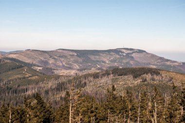 sonbaharda Beskid Slaski Dağları yakınında Wisla Polonya'da çare Barania Gora tepeden Skrzyczne hill için göster