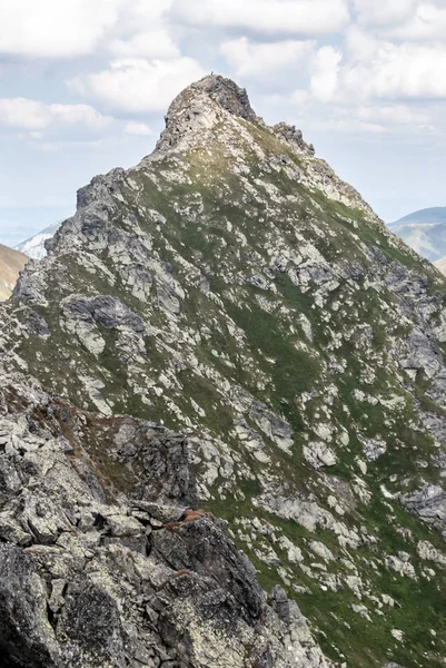 スロバキアの Zapadne タトリ山脈の Rohace 山群の Ostry Rohac 山のピークを鋭い — ストック写真