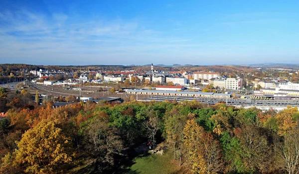 Vue de la tour de vue sur la colline Barenstein dans la ville de Plauen dans la région de Vogtland en Saxe en Allemagne — Photo