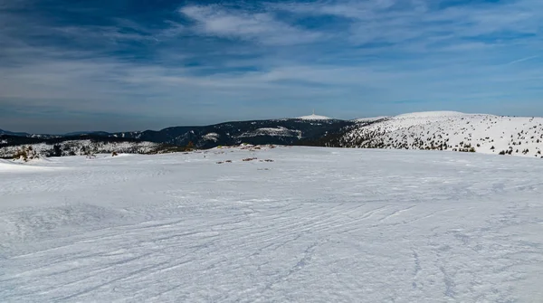 Inverno Jeseniky montagne scenario da Bridlicna hora collina nella Repubblica Ceca — Foto Stock