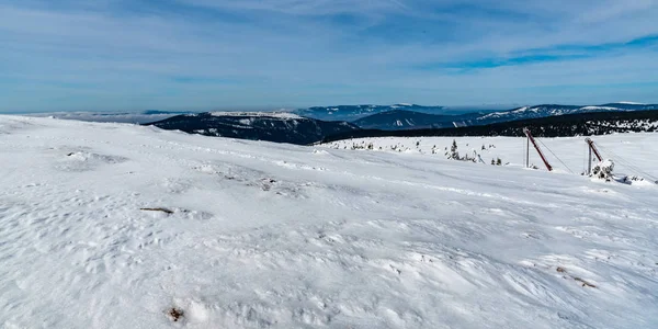 チェコの冬のジェセニキー山脈のハイキングトレイルベローヴィソカホールからの眺め — ストック写真