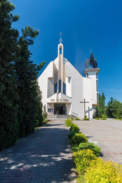 Parafia Miłosierdzia Bozego churh in Bakow dorp in de buurt van Strumien stad in Polen — Stockfoto