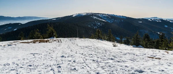 Vista desde la colina de Mincol en invierno Mala Fatra montañas en Eslovaquia —  Fotos de Stock
