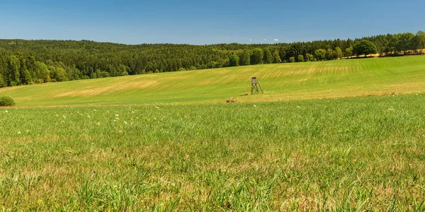 Paisaje Ondulado Con Prado Con Caza Ciega Colinas Más Pequeñas —  Fotos de Stock