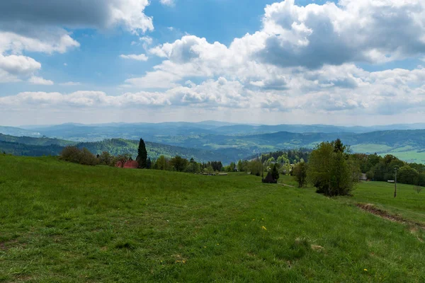 チェコの美しい山の景色 ポリッシュ スロヴァキアの国境線Bahenec Slezskeチェコ共和国のBeskydy山 — ストック写真