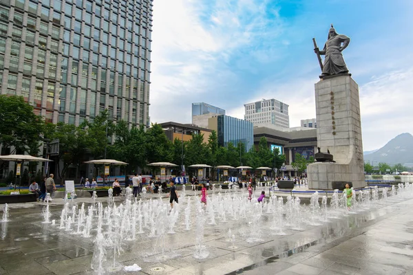 Seoul, Kore Souith: 17 Haziran 2018 Gwanghwamun Meydanı rahatlatıcı sahne