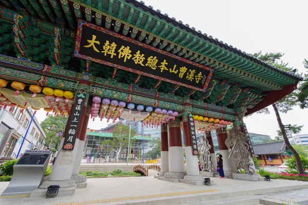 Seoul, Güney Kore: 17 Haziran 2018 Main Gate Jogyesa Budizm Tapınağı