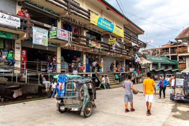 Banaue Filipinler, 22,2018 insanlar halkın önünde geçen Ağustos Pazar