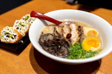 Japon stil (kalın domuz kesim) şehriye chashu Ramen, Filipinler