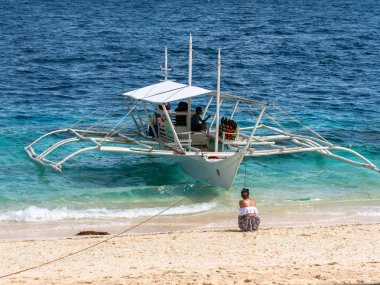 güzel beyaz beach adlı siyah Adası, Coron, Palawan, Filipinler