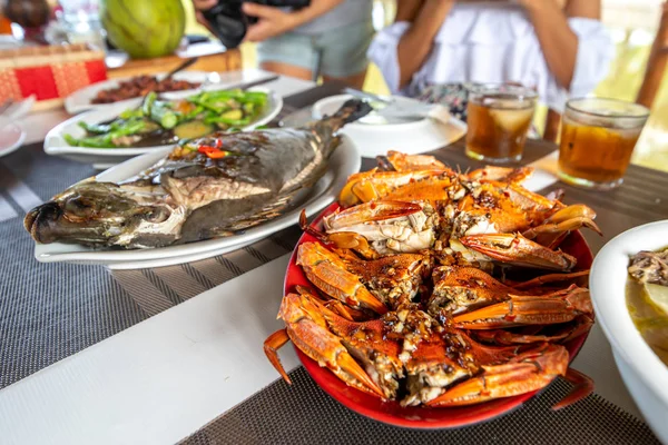 Traditionele Filipijns Voedsel Gestoomde Zee Krab Met Knoflook Bron — Stockfoto