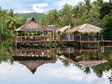 Coron, Palawan, Filipinler 'de yüzen güzel bir restoran