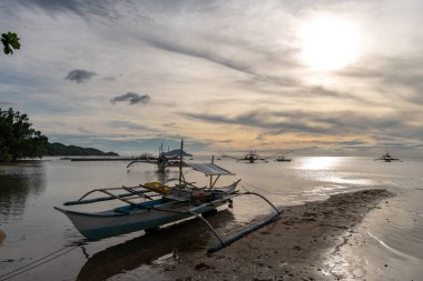 Coron Palawan, Filipinler sahilde tekne