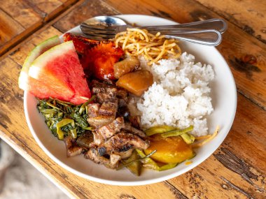 Filipin usulü öğle yemeği Coron, Palawan, Filipinler 'de