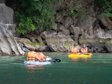 16 Kasım 2018 kim Coron Adası Palawan, Filipinler'kayak keyfini insanlar