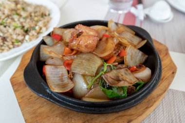 Hong Kong stili tavuk yemekleri