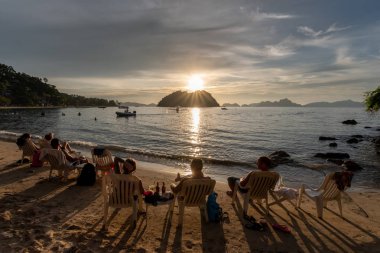 El Nido Palawan, Filipinler Maremegmeg plaj güzel gün batımı