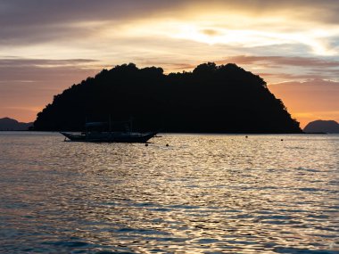 El nido Palawan, Filipinler Maremegmeg plaj güzel gün batımı