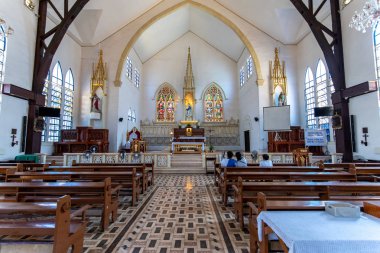 Puerto Princesa City, Palawan, Filipinler Immaculate Conception Katedrali'nde yapılan dua 23 Kasım 2018 insanlar