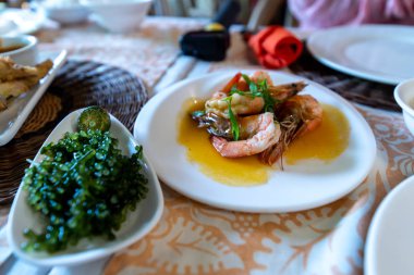 Filipino stili karides tarifi, Filipinler