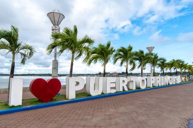 Palawan, Filipinler 'deki Puerto Princesa şehrindeki Baywalk Parkı