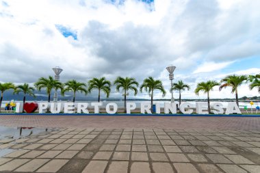 Palawan, Filipinler 'deki Puerto Princesa şehrindeki Baywalk Parkı