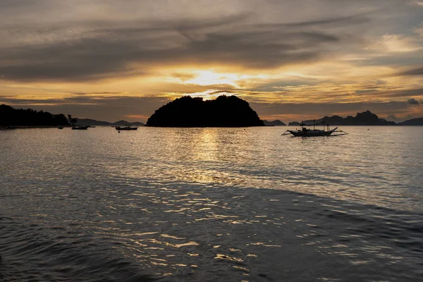 Piękny Zachód Słońca Plaży Maremegmeg Nido Palawan Filipiny — Zdjęcie stockowe