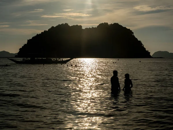 Piękny Zachód Słońca Plaży Maremegmeg Nido Palawan Filipiny — Zdjęcie stockowe