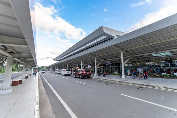 Nov 2018 Car Dropping Passengers Puerto Princesa Airport Palawan Philippines — Stock Photo, Image