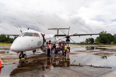 Bir uçaktan San Vincente havaalanında, Palawan, Filipinler gelen çıkış yapan 21 Aralık 2018 yolcu