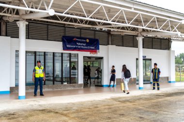 21 Aralık 2018 yolcular için San Vincente Havaalanı terminal, Palawan, Filipinler yürüyüş