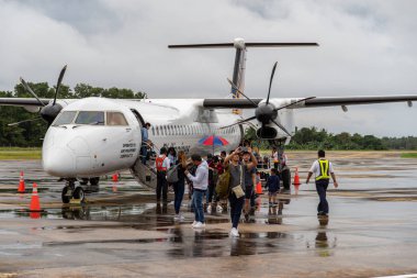 Bir uçaktan San Vincente havaalanında, Palawan, Filipinler gelen çıkış yapan 21 Aralık 2018 yolcu